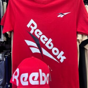 camiseta reebok cuello redondo en tela de algodón y estampado en alto relieve