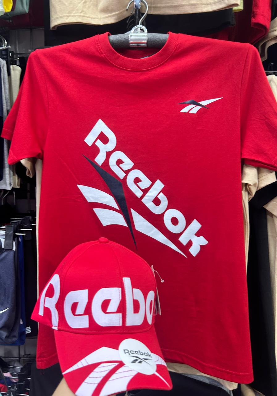 camiseta reebok cuello redondo en tela de algodón y estampado en alto relieve